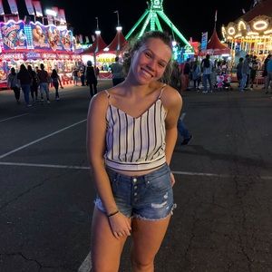 Meet your Posher, Alyssa